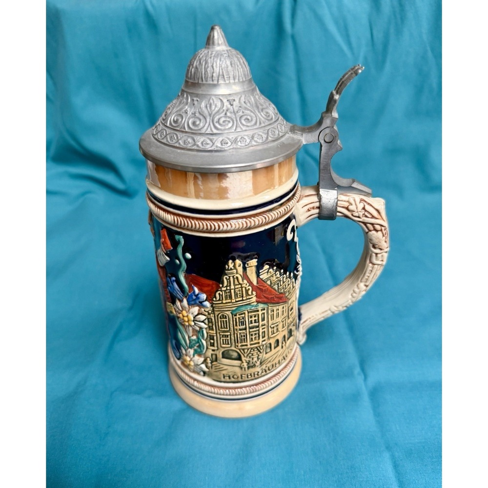 Vintage German-made Hofbräuhaus beer stein with hinged lid. Wekara 5525